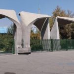 اولین سال تحصیلی بعد از جنگ ۱۲ روزه/ حالت پادگانی دولت قبل کم شده، حجاب‌بان‌ها از دانشگاه تهران حذف شدند/ کار کردن استاد دانشگاه در اسنپ