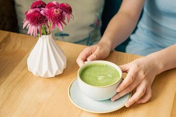 این قهوه چاق‌کننده است/ ماچا؛ همان چای سبز با رنگ اضافه!/ بلاگرها حتماً نفع اقتصادی برایشان دارد که یکباره به نوعی از نوشیدنی سوق پیدا می‎‌کنند