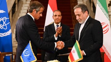 تحلیل‌گر آمریکایی: به تمدید مکانیسم ماشه خوش‌بین نیستم / ایران برای مدتی از حق غنی‌سازی چشم‌پوشی کند / ترامپ فکر می‌کند به طریق نظامی مساله را حل کرده
