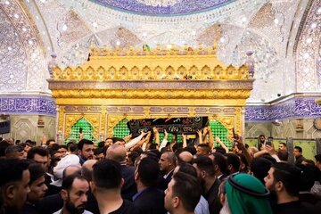تصاویر | بدرقه با شکوه همسر آیت‌الله سیستانی در عراق