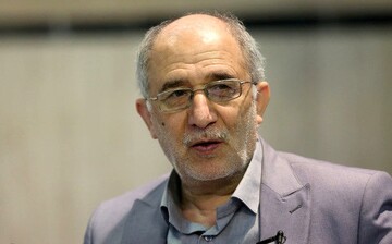 حسین علایی برکنار نشده است