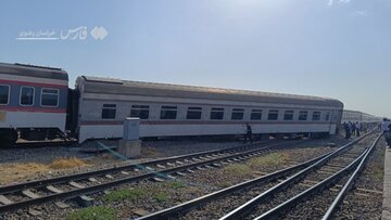 خروج قطار از ریل در ایستگاه راه‌آهن/ عکس