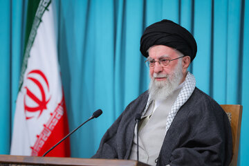 رهبر انقلاب: بنا نداریم از سلاح هسته‌ای استفاده کنیم/ مذاکره با آمریکا هیچ کمکی به ما نمی‌کند و هیچ ضرری را هم از ما دفع نمی‌کند