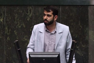 روایت نماینده شیراز از گفت‌وگو با عراقچی؛ گفتم همان طور که شنبه ها با آمریکا مذاکره کردید، دوشنبه ها هم با برای مذاکره با چین وقت می گذاشتید!