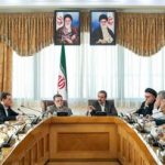روایتی از دیدار سنایی با فعالان سیاسی/ ابطحی: رفتن پزشکیان به نیویورک لازم است، اما بشرطها و شروطها!/ شیطان را لعنت کردم!