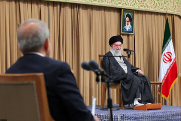 روزنامه اینترنتی دفتر رهبری: دولت و بخش خصوصی سناریوهای محتمل را ترسیم کنند/ خروج از وضعیت «نه جنگ، نه صلح» الزاماً وابسته به یک توافق خارجی نیست