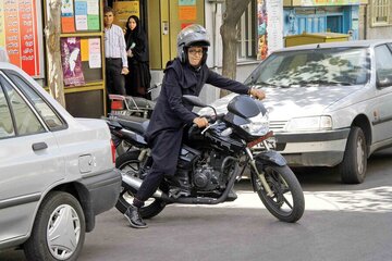 صدور گواهینامه موتورسیکلت برای زنان، خلأ قانونی ندارد/ چرا تاکنون اجرا نشده است؟