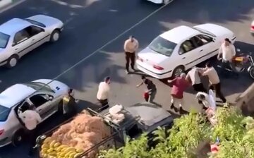ضرب و شتم بی‌رحمانه یک جوان دستفروش/ شهرداری قزوین بیانیه‌ صادر کرد/ ۶ نفر بازداشت شدند