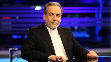 عراقچی تایید کرد: پرونده هسته‌ای از شمخانی به لاریجانی رسید / وزیر خارجه: بازگشت قطعنامه‌های به معنای پایان توافق با آژانس است