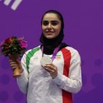 عکس |‌ دختر ایرانی و نگاه احساسی به این طلای تاریخی!