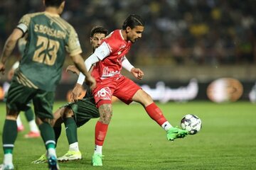 عکس| مسی روی پای بازیکن پرسپولیس!