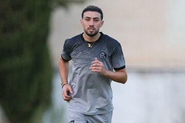 عکس | پیراهن استقلال ۳ برابر ارزش منیر درآمدزایی کرد