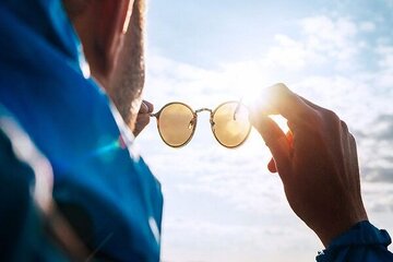 عینک آفتابی استاندارد چه ویژگی هایی دارد؟