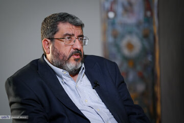 فواد ایزدی: فعال شدن اسنپ‌بک، به معنای مجوز حمله به ایران نیست/ پس از اطمینان از نبود سلاح هسته‌ای در عراق، زمینه سقوط صدام فراهم شد