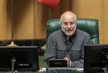 قالیباف: در زمان جنگ ۴ قانون مهم و فوری را بررسی کردیم/ کوچک زاده: ما به انذار رهبر انقلاب توجهی نداریم و این در شأن مجلس نیست