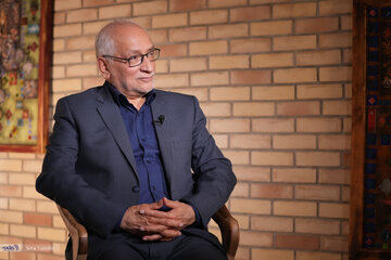مرعشی: با شعارهای لیبرالی نمی‌شود مردم را به خیابان برد/ پدافند شرقی در مقابل آفند آمریکایی کم می‌آورد/ مراقب باشیم تا جنگ دیگری رخ ندهد