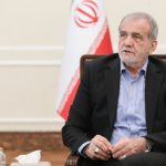 پزشکیان: عده‌ای می‌گویند اینها بلد نیستند؛ هر کس می‌تواند مشکلات را حل کند،‌ این گوی و این میدان/ به جای تخریب نقد سازنده کنیم