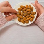 کاهش کلسترول خون با خوردن یک مشت مغز