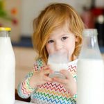 ۷ دلیل برای نوشیدن یک فنجان شیر زردچوبه قبل از خواب