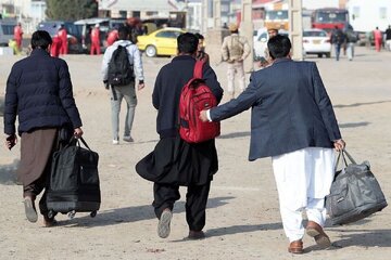 آخرین آمار خروج مهاجران افغانستانی از کشور /طالبان برای جلوگیری از مهاجرت غیر قانونی کاری نمیکنند