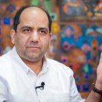 اجازه ندادند فارغالتحصیل دانشگاه پرینستون در شریف تدریس کند؛ از او یک عکس پیدا کرده بودند که با چند دختر و پسر در آمریکا کافه رفته بود