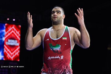 استقبال قهرمان کشتی فرنگی دنیا از پارادوومیدانی‌کاران ایران