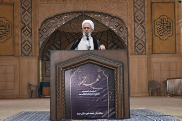امام جمعه قم: مردم نسبت به پاسداشت ترویج حجاب و عفاف حساسیت ویژه داشته باشند/ عبور از خطوط قرمز الهی پیامدهای جبران‌ناپذیری به دنبال خواهد داشت