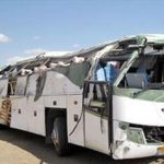 برخورد کامیون با اتوبوس مدرسه؛ ۲۱ دانشآموز زخمی شدند