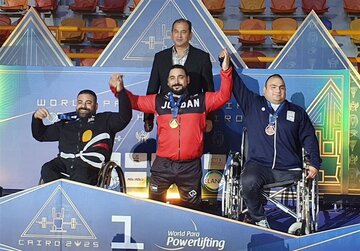 برنز جهان برگردن پاراوزنه‌بردار ایران