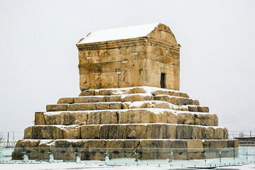 داخل آرامگاه کوروش چه شکلی است؟