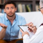 درخواست رییس سازمان نظام روانشناسی: روانشناسان هم مثل پزشکان بتوانند در خانه خود دفتر بزنند