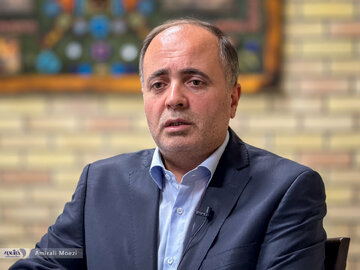 سایه سنگین نوسانات قیمت بر سر اقشار آسیبپذیر؛ دولت چه برنامه ای دارد؟کالابرگ توزیع می شود؟/ نوری قزلجه توضیح میدهد