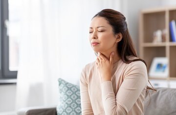 سه روش سنتی برای تسکین گلو درد