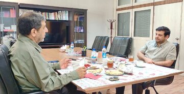 صبحانه سیاسی ضرغامی و رائفی پور با چاشنی دیالوگ فیلم «ناخدا خورشید» + تصویر