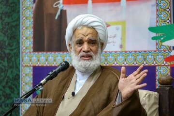 عضو مجلس خبرگان رهبری: کسانی که کشف حجاب می‌کنند از پشت پرده این جریان خبر ندارند