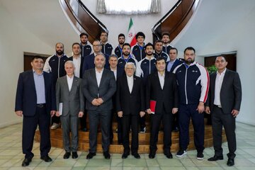 عکس| دیدار معاون اول رئیس‌جمهور با رئیس فدراسیون، کادر فنی و اعضای تیم ملی وزنه‌برداری