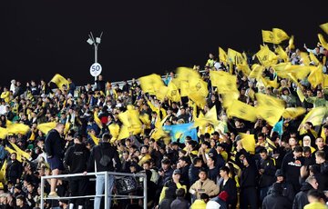 عکس| هوادار خوش لباس قزاق مقابل رئال‌مادرید