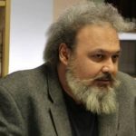 مامور غرب یا معذور شرق؟