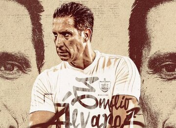 مربی منچستریونایتد در پرسپولیس ماند