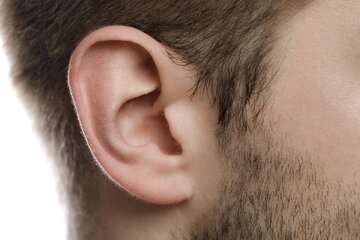 مهم‌ترین عوامل ابتلا به پیرگوشی را بشناسید
