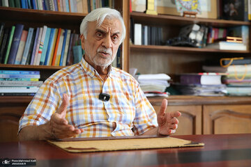 هاشمی طبا: دولت روحانی ضد شرق نبود/تسویه حساب با روحانی تمام نمی‌شود/ نقوی حسینی: تخریب‌های اخیر مسئولان نظام عجیب است/ منتقد دولت روحانی بودم اما…