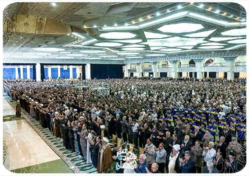 واکنش در نماز جمعه به حمله کاروان صمود با شعار «مرگ بر آمریکا» و «مرگ بر اسرائیل»