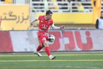 پیغام احمدزاده به هاشمیان؛ دیگر دفاع چپ بازی نمی کنم!