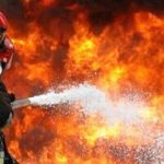 آتش‌سوزی یک ساختمان در حال ساخت در غرب تهران/ سقوط دو کارگر از پشت‌بام