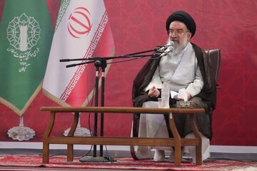 احمد خاتمی خطاب به طرفداران مذاکره با آمریکا: این ملت تسلیم نخواهد شد/ تهدید مقام معظم رهبری محاربه است و محاربه حکم اعدام دارد