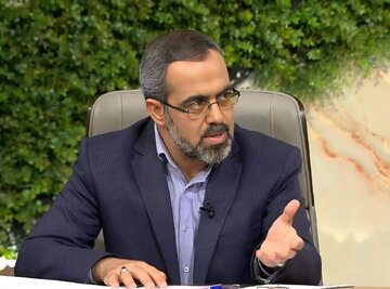 ایزدخواه: بانک آینده باید ۱۰ سال پیش در بانک ملی ادغام می‌شد/ تا سراغ بانک می‌روی از درون حاکمیت بانک را تطهیر می‌کنند