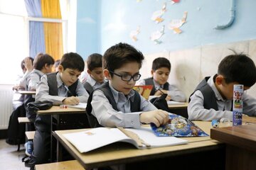 برچسب لاکچری بودن به برخی مدارس می‌زنند؛ ۶۵ درصد دانش‌آموزان مدارس غیردولتی از خانوارهای کم‌درآمد هستند