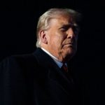 ترامپ با امضای مصوبه کنگره برای انتشار اسناد اپستین، دموکرات‌ها را متهم کرد