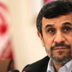 تصاویری از تسلیت گفتن برخی هواداران احمدی نژاد مقابل منزل شخصی او بابت درگذشت خواهرش