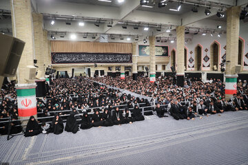 تصاویری از عزاداری در حسینیه امام خمینی/ پزشکیان و جلیلی هم حضور داشتند/ تیپ سردار قاآنی در این مراسم چگونه بود؟